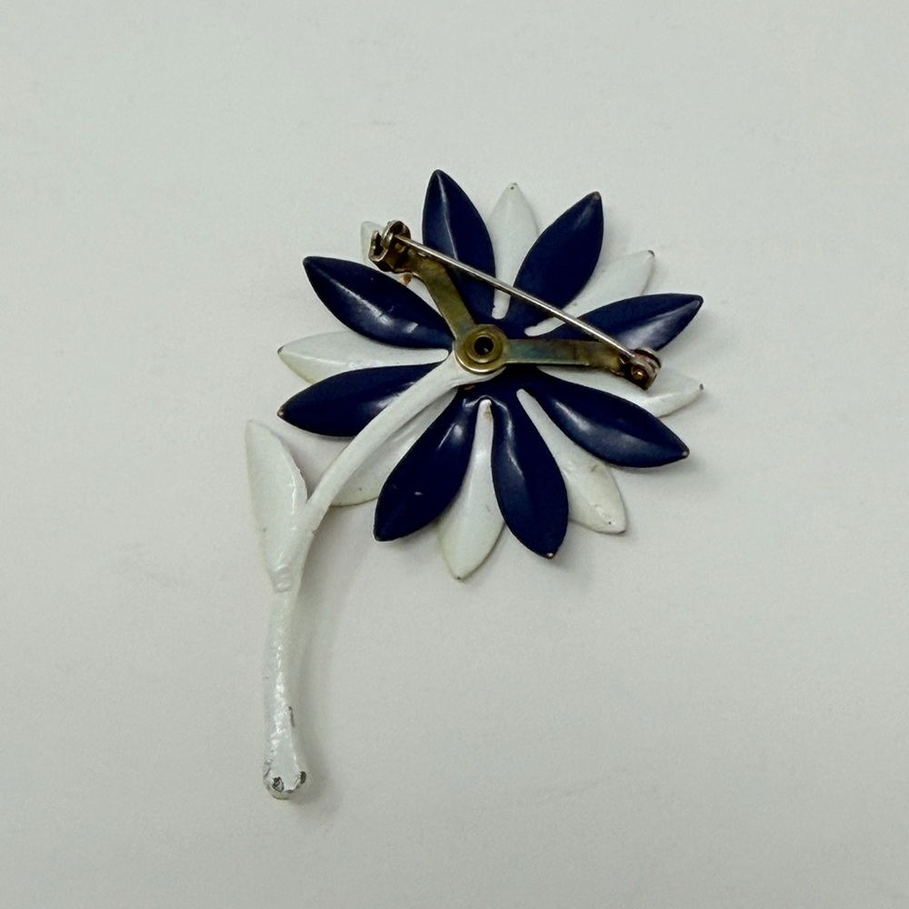 Vintage Enamel Flower Brooch Red White Blue Metal Pin Fashion Jewelry - Picture 5 of 6